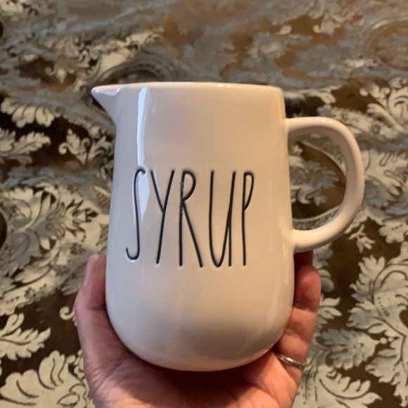 ๐ธRae Dunn syrup๐ธ - Picture 1 of 5